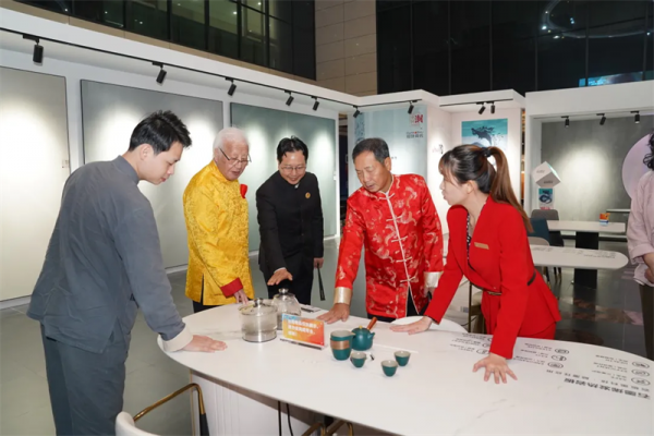 石墨烯發(fā)熱瓷磚