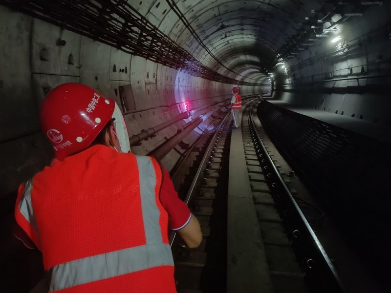 運(yùn)營(yíng)五號(hào)線內(nèi)人工監(jiān)測(cè).jpg