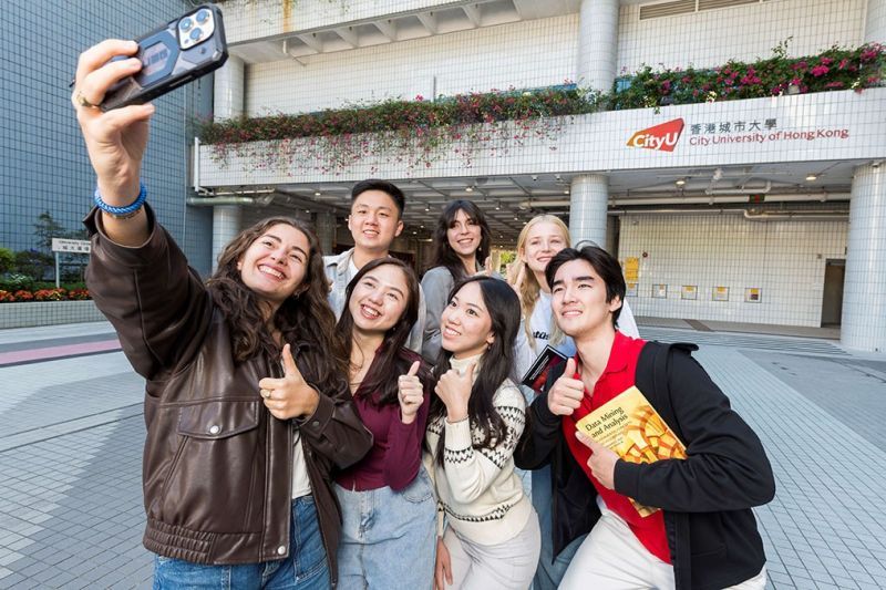 圖1_港城大在最新發布的QS 2026亞洲大學排名中，在1,526所入圍大學中蟬聯全港第三，同時由去年的亞洲第十位攀升至第七位，持續穩居全亞洲前1%高校行列。.jpg