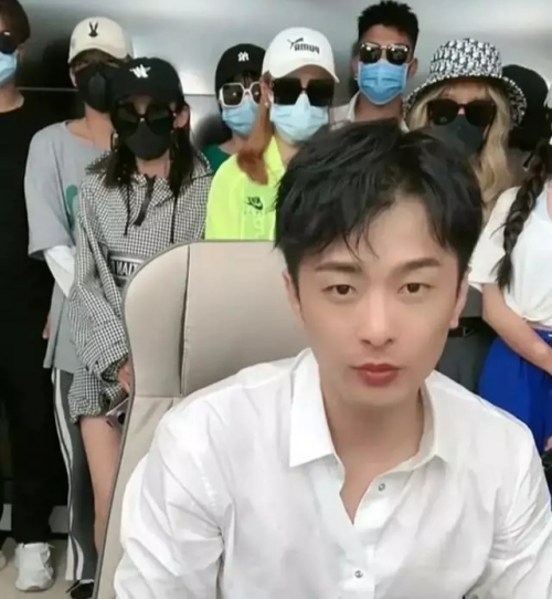 淘寶主播空姐妖妖：辛巴與華為正面起沖突，產(chǎn)品質(zhì)量是留住粉絲的重要前提