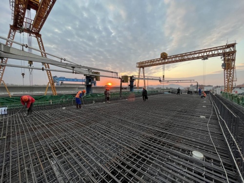 金甬鐵路義烏制梁場(chǎng)率先在全線完成182榀箱梁預(yù)制任務(wù)
