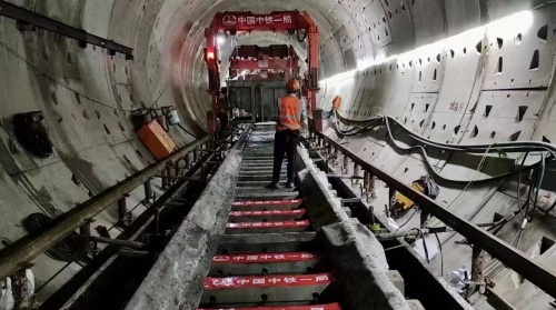 粵港澳大灣區重點工程：中鐵一局集團佛山地鐵三號線3221標提前十二天實現首通段全線軌通