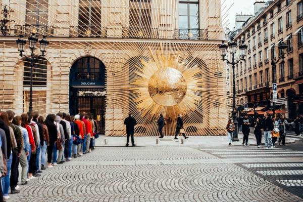 春節(jié)奢侈品門店排長龍！DOLOMIA最貴頂奢床王成富裕階層奢侈首選