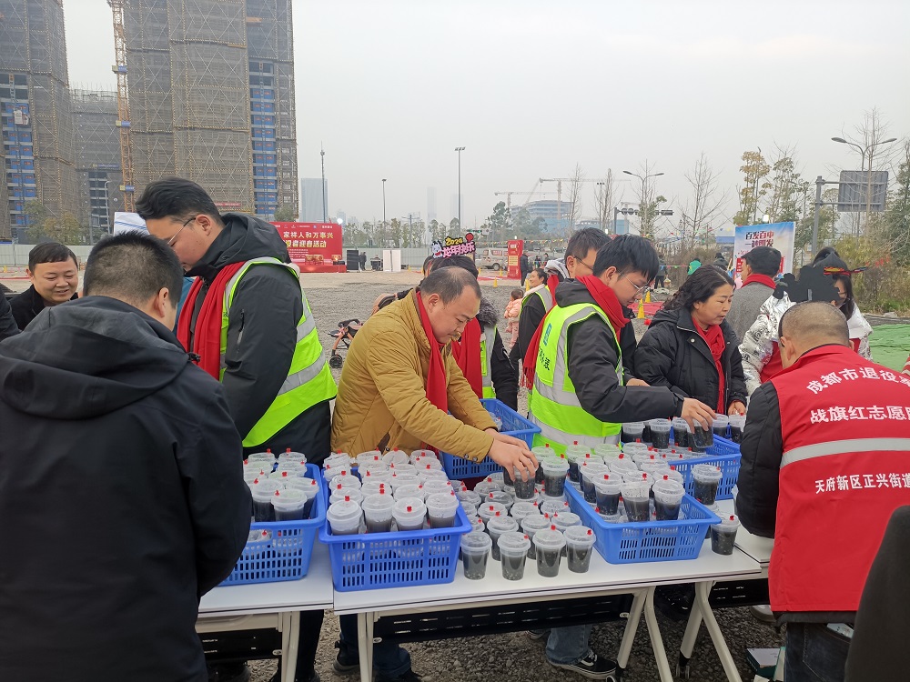 近300份臘八粥溫暖社區老人