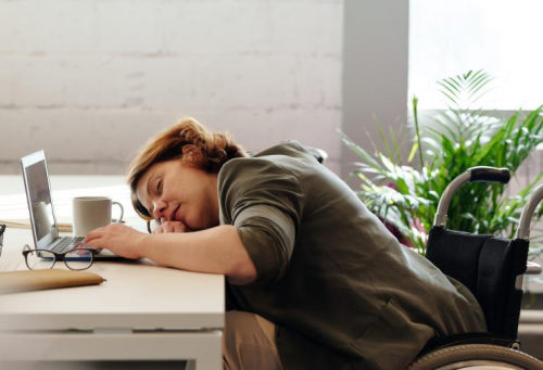 經(jīng)常腰痛用什么床墊好？東寶床墊為您撐腰