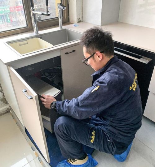 售后師傅暖心救助老人 A.O.史密斯總裁直達通道顯溫情