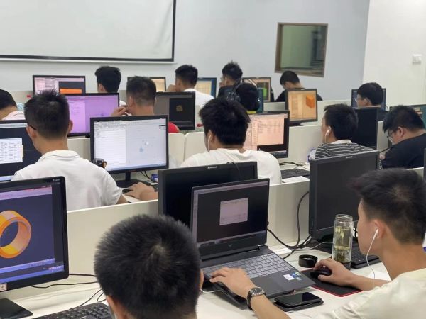 數(shù)控編程培訓(xùn)新風(fēng)向：深圳光明政群培訓(xùn)中心如何打造智能制造人才高地